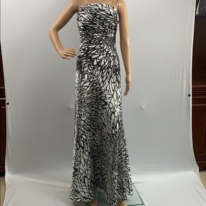 NIGHTWAYMaxi Black and white prom dress